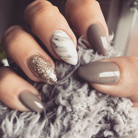 December Neutral Nails, Taupe Nails With Design, Grey Fall Nails, Taupe Nails Designs, Taupe Nails, Witchy Nails, Subtle Nails, Modern Nails, Casual Nails