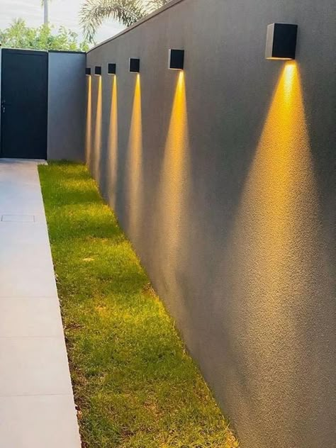 Rooftop Patio Design, Compound Wall Design, Gate Wall Design, House Fence Design, Terrace Garden Design, Easy Landscaping, Minimal House Design, Fence Lighting, Exterior Wall Light