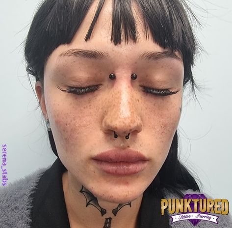 Nose Bridge Piercing, Nose Peircing, Piercing Inspiration, Bridge Piercing, Black Jewellery, Face Piercings, Cool Piercings, Facial Piercings, Piercing Studio