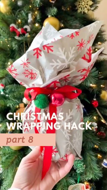 Wrap A Mug, Wrapping Hacks, Wrapping Tips, Christmas Presents For Kids, Round Blanket, Mugs Christmas, Gift Wrapping Ideas, Present Wrapping, Christmas Gift Baskets