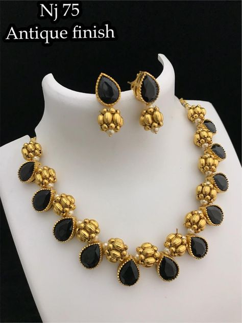 Black Stone Necklace Gold, Jewelry Necklace Simple, Necklaces Ideas, Fancy Jewelry Necklace, Gold Jewelry Simple Necklace, Handmade Gold Jewellery, Antique Jewelry Indian, Gold Pendant Jewelry, Black Beaded Jewelry