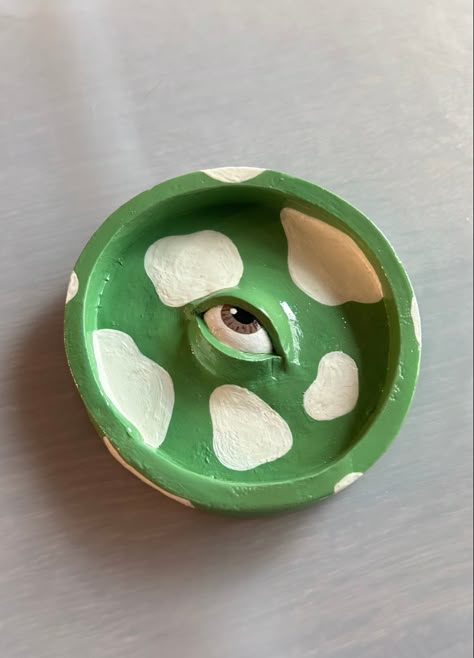 Ceramic Eyeball, Clay Frame Ideas, Clay Ash Tray Diy, Eye Ashtray, Eye Clay, Clay Eyes, Air Dry Clay Projects, Cerámica Ideas, Clay Diy Projects