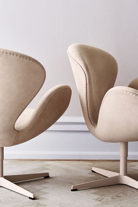 Swan™ Chair Now Comes in Nubuck Leather Swan Chair Arne Jacobsen, Arne Jacobsen Chair, Ikea 2015, Swan Chair, Beige Chair, Loft Interior, Arne Jacobsen, Fritz Hansen, Skagen