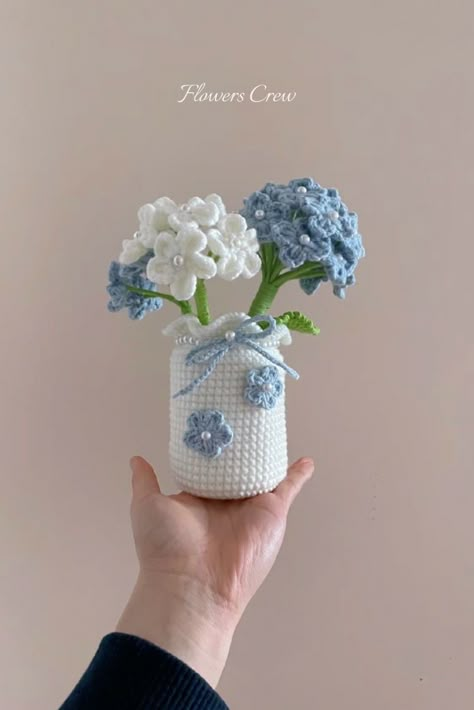 forget-me-not for table decor Quick Crochet Gifts For Friends, Small Flower Bouquet Crochet, Crochet Flowers Vase, Crochet Forget Me Not Flowers, Forget Me Not Crochet, Crochet Flower Vase, Forget Me Not Crochet Flower, Crochet Flower In Vase, Aesthetic Crochet Bouquet