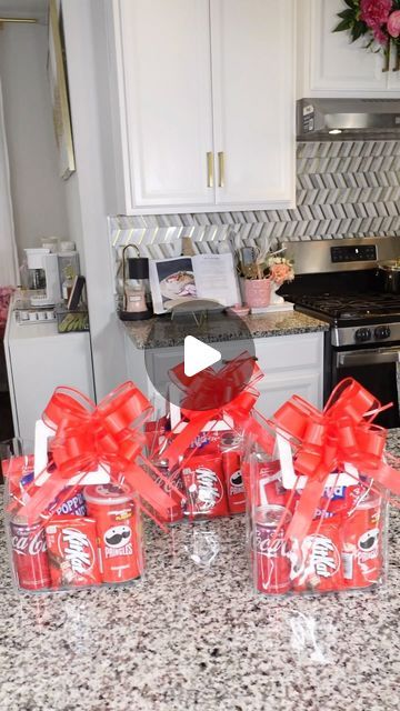 Precious Hassan on Instagram: "A easy way to keep kids out of your pantry this summer is by creating cute fun snack bags when they have their friends over. Every time my kids have a play date i make sure snacks are out and ready for them.." Church Snacks For Kids, Christmas Snack Baskets Gift Ideas, Birthday Candy Bags Ideas, Snack Basket Ideas Gift, Birthday Goodie Bags Ideas For Teens, Christmas Candy Bags Ideas, Cheer Snacks Ideas Goodie Bags, Snack Gift Basket Ideas, Cheap Kids Christmas Gifts