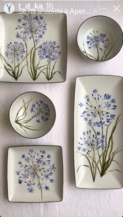 Pottery Painting Flowers, Porcelain Painting Ideas, Porcelain Pens, Pomegranate Art, Painted Ceramic Plates, Diy Pottery Painting, Pottery Painting Designs, Garden Pottery, Clay Pot Crafts