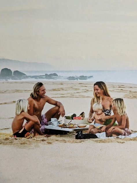 Earthy Andy family whole foods beach picnic Picnic At The Beach Aesthetic, Family Beach Day Aesthetic, Fish And Chips Aesthetic Beach, Earthy Andy, Beach Picnic Aesthetic Food, Beach Picnic, Beach Cottages, Warm Water, Whole Food Recipes