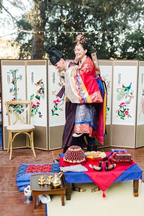 https://www.michelleisabel.com/journal/korean-american-wedding Korean Wedding Traditions, Korean Wedding Dress, Western Style Wedding, Multicultural Wedding, Wedding Traditions, Korean Wedding, Wedding Rituals, American Wedding, Traditional Korean