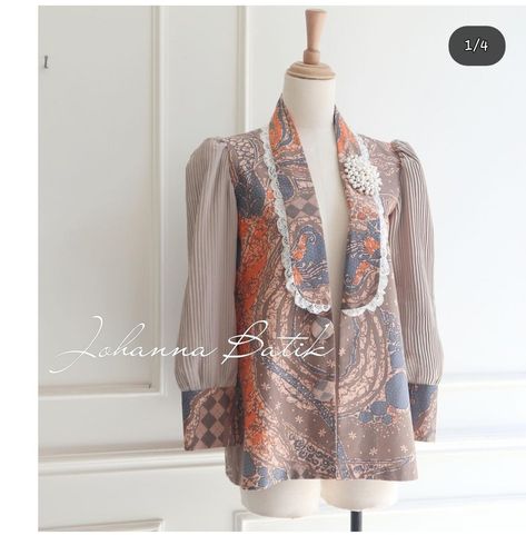 Batik Fashion Modern Atasan, Batik Fashion Modern Casual, Outer Batik Casual, Batik Modern Fashion Style, Batik Fashion Modern, Model Blouse Batik, Blazer Batik, Batik Blazer, Outer Batik