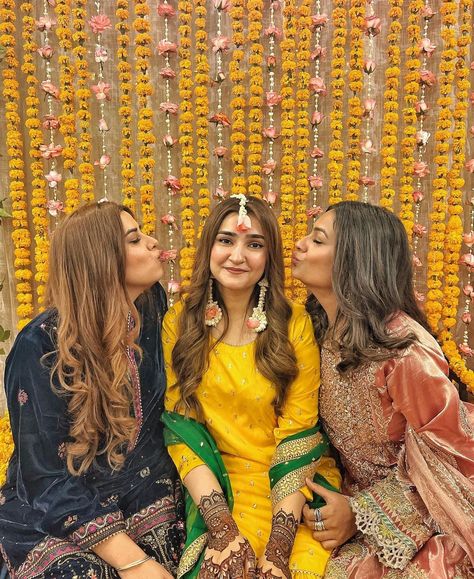 Haldi Photoshoot With Friends, Haldi Photography Ideas, Mehendi Photoshoot, Haldi Poses For Bride, Haldi Photoshoot, Bridesmaid Poses, Love Is The Answer, Sisters Photoshoot Poses, Haldi Outfits