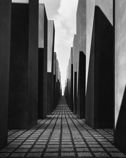 Helene Binet, Memorial Architecture, Peter Eisenman, Sound Wall, Concrete Architecture, Photographer Inspiration, Architecture Quotes, Gothic Design, Architectural Photographers