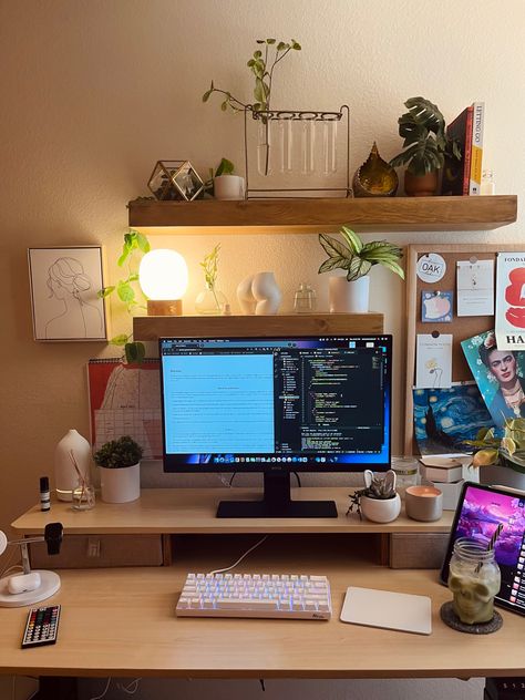 Cozy Workstation, Light Wood Desk Aesthetic, Cozy Workspace Offices, Desk Clutter, Cozy Work Space, Wall Mounted Monitor Desk, Cozy Workspace At Home, Desk Area Ideas, Small Desk Set Up