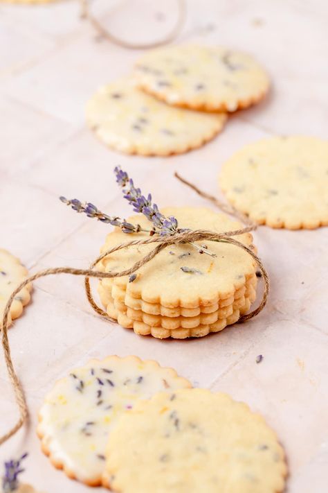 These lemon lavender cookies are light, buttery, and filled with lots of fresh lemon and lavender flavor! Topped with a tangy lemon glaze, they're the most lovely spring cookies! Lemon Lavender Cookies, Almond Flour Substitute, Lavender Cookies, Lemon Crinkle Cookies, Chocolate Crinkles, Tea Cookies, Spring Cookies, Summer Cookies, British Baking