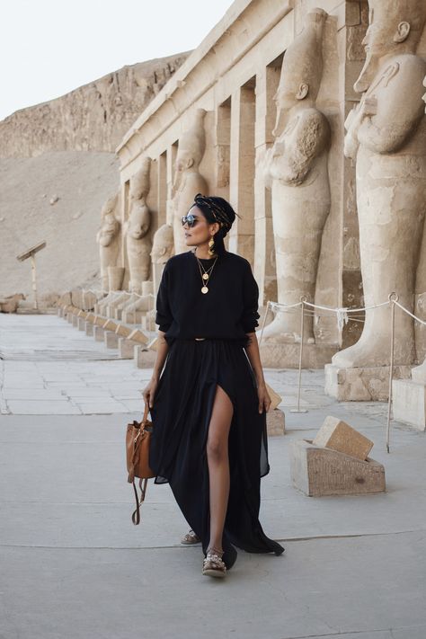 Egyptian Outfit Ideas, Egyptian Outfit, Egypt Outfits, Desert Outfit, Dubai Outfits, Egypt Fashion, Winter Typ, Egypt Travel, Giza