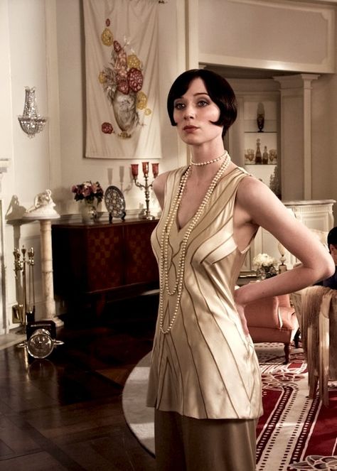 Jordan Baker, portrayed by Elizabeth Debicki in "The Great Gatsby" in 2013, displaying 1920s summer daytime dress. Downton Abbey Season 6, Gatsby Outfit, The Great Gatsby 2013, Downton Abbey Costumes, Lady Mary Crawley, Mary Crawley, Downton Abbey Series, Downton Abbey Dresses, Lady Sybil