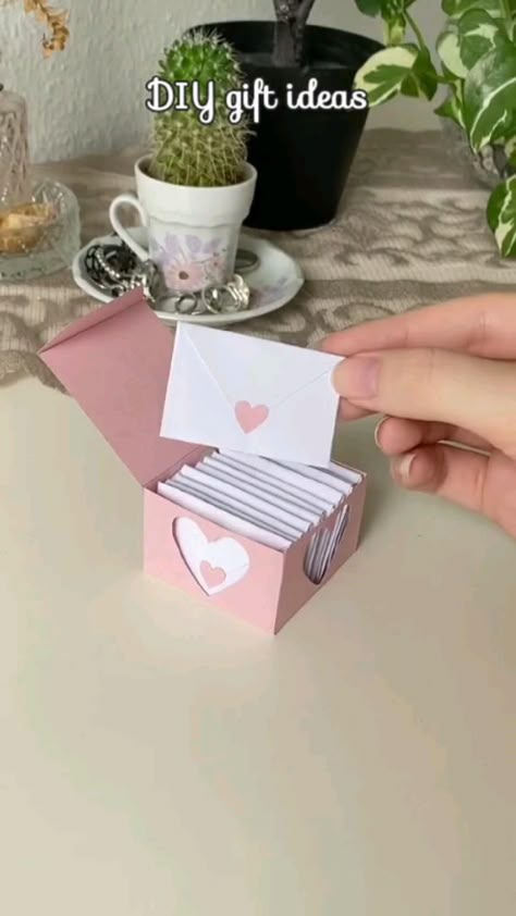 🌟 Credit: @leyla.tavas Diy Cards For Boyfriend, Diy Gift For Bff, Hadiah Diy, Gift For Bff, Personalised Gifts Diy, Book Crafts Diy, Birthday Gifts For Boyfriend Diy, Diy Birthday Gifts For Friends, Diy Gift Set