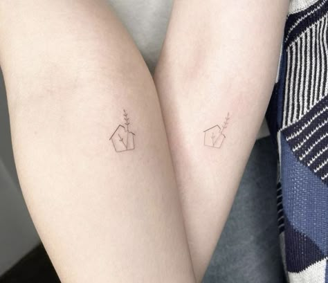 Small House Tattoo, House Tattoos, Matching Family Tattoos, Minimalist Tattoo Meaning, House Tattoo, Bestie Tattoo, Minimal Tattoo Design, Mommy Tattoos, Sibling Tattoos