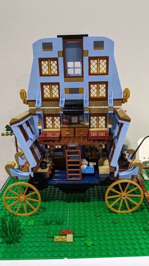 Supersize me – Beauxbatons’ Carriage just got bigger… – Blockwarts – A LEGO Harry Potter fan site Godrics Hollow House, Beauxbatons Carriage, Limited Screen Time, Lego Harry Potter Moc, Harry Potter Display, Autumn Lifestyle, Harry Potter Lego, Harry Potter Lego Sets, Lego Hogwarts