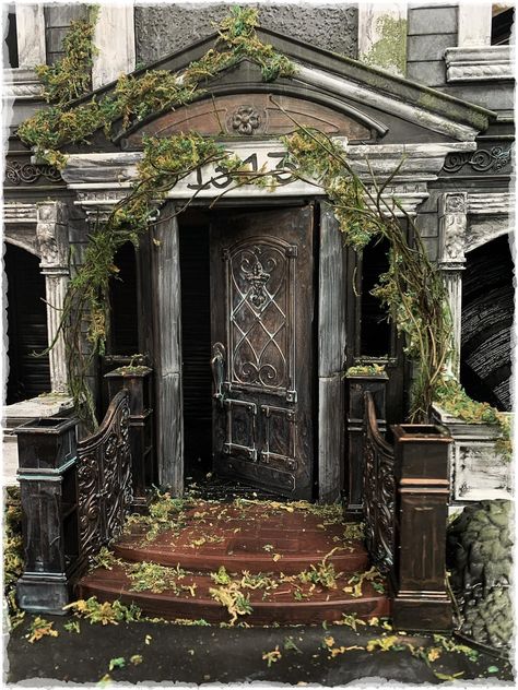 Haunted Dollhouse Exterior, Haunted Dollhouse Interior, Dollhouse Transformation, Diy Haunted Dollhouse Ideas, Haunted House Interior, Haunted House Model, Witchy Dollhouse, Abandoned Dollhouse, Halloween Haunted House Diy