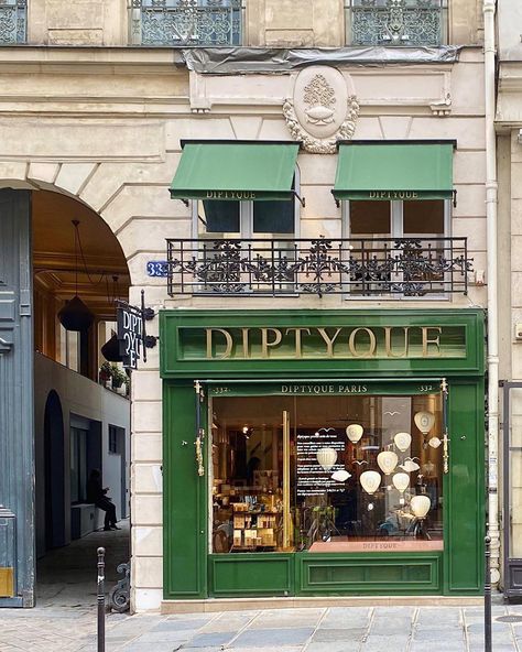 landen kerr | paris + france🇫🇷 on Instagram: “A very Parisian storefront @diptyque 💚” Boutique Exterior Store Fronts, Food In Paris, French Haircut, Paris Buildings, Best Mexican Food, Parisian Store, Diptyque Paris, Candle Boutique, Shopping In Italy