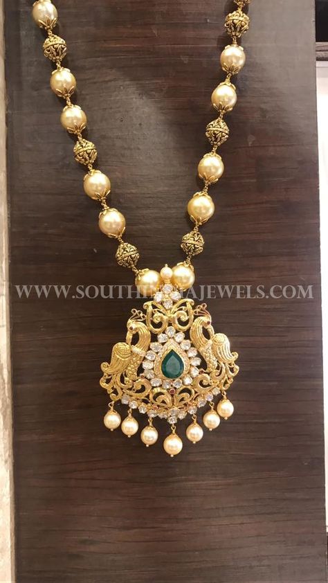 23 Stunning Traditional Pearl Chain Designs ~ South India Jewels Pearl Haram, Pearl Chains, Jewellery Pearl, Gold Pearl Jewelry, Antique Gold Jewelry Indian, Peacock Pendant, Pearl Jewelry Design, Gold Jewelry Simple Necklace, Beautiful Gold Necklaces