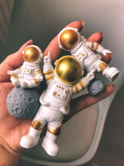 Astronaut and spaceman creative statue decoration fir car or fridge. Crafts figurine abstract sculpture, good for home or office decoration #ornaments #giftidea #decoration #status #astronaut #spacecraftsforkids #astronomy #space #decorationideas #toysforkids Clay Astronaut, Space Crafts For Kids, Statue Decoration, Yellow Moon, Paper Mache Sculpture, Toy Display, 3d Decor, Dryer Balls, Art Lamp