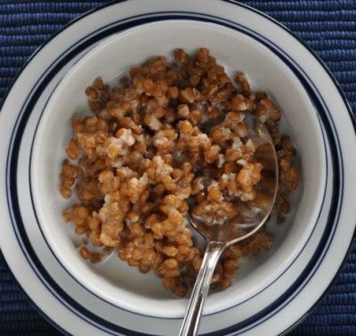 Slow Cooker Cracked Wheat Breakfast with Brown Sugar and Raisins  Did mine without raisins! SO GOOD 5 stars Farmhouse Recipes, Wheat Berry Salad, Berry Cereal, Wheat Cereal, Cracked Wheat, Wheat Recipes, School Morning, Food Technology, Food Tech