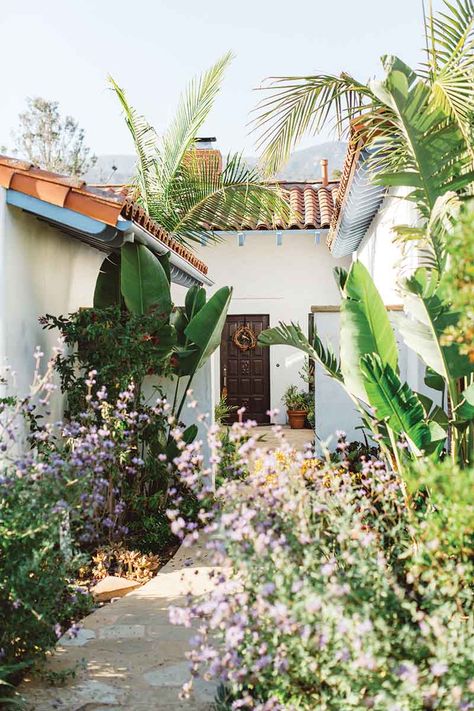 California Garden Design, Mission Revival, California Backyard, Spanish Bungalow, Bohemian Modern Style, Mediterranean Style Home, Bungalow Homes, California Garden, Dry Garden