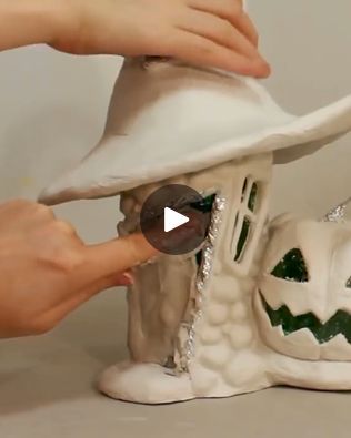 Bottle Fairy House Diy, Halloween Bottle Decorations, Fairy Lamps, Plastic Bottle Crafts Diy Creative, Plastic Bottle Crafts Diy, Bottle House, Cute Halloween Decorations, House Lamp, Diy Plastic Bottle