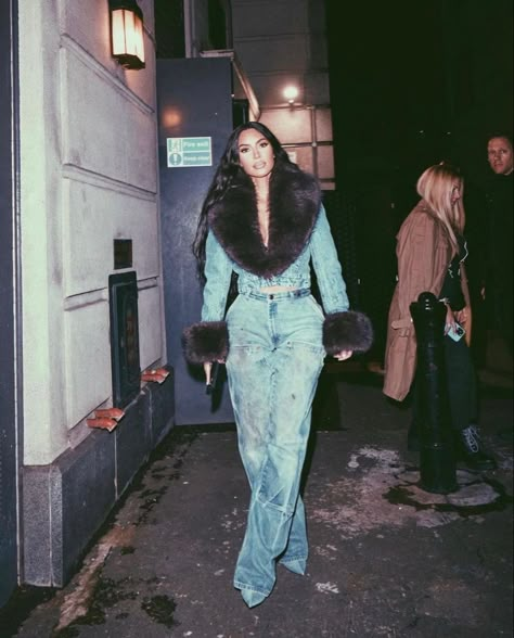 Fur Coat With Jeans Outfit, Kim Kardashian Winter Outfits, Denim Fur Jacket Outfit, Fur Denim Jacket Outfits, Fur Jacket Outfit, Style Themes, York Outfits, 2024 Clothes, Estilo Kardashian