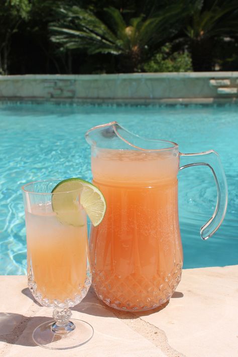 Grapefruit Gin And Tonic, Summertime Cocktail, Pool Drinks, Gin Tasting, Ruby Red Grapefruit, Italian Soda, Grapefruit Juice, Tonic Water, Wine Cocktails