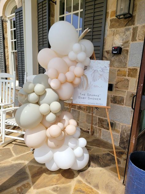 @wonderfullymade.events Welcoming Baby Sparks with this stunning backdrop!





#neutralballoons #neutralballoongarland #neutralbackdrop #babyshower #babyshowerbackdrop #neutralbabyshower Baby Shower Balloon Garland, Christening Decorations, First Communion Gifts, Baby Shower Backdrop, Balloon Backdrop, Makeup Studio, Balloon Decorations Party, Neutral Baby Shower, Baby Shower Balloons