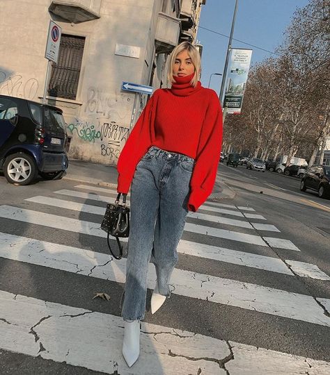 Turtleneck Street Style, Red Turtleneck Outfit, Sweater Outfits Korean, Winter Pullover Outfits, Cable Knit Sweater Outfit, Xenia Adonts, Turtleneck Sweater Outfit, Red Sweater Outfit, Turtleneck Outfits