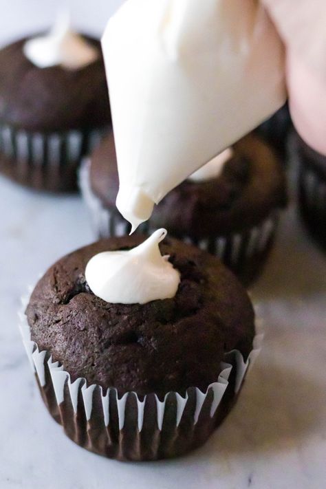 Marshmallow Fluff Filling For Cupcakes, Cupcake Cream Filling Recipes, How To Make Cream Filled Cupcakes, Marshmallow Creme Filling, Chocolate Cream Filled Cupcakes, Hostess Filling Recipe, Hostess Chocolate Cupcakes, Hostess Cupcake Filling, Oreo Cupcake Filling