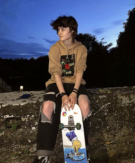 Skaterboy Aesthetic, Ftm Tattoo, Ftm Fashion, Ftm Outfits, Grunge Guy, Trans Outfit, Grunge Teen, Boy Skater, Transgender Outfits