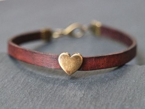 Bracelets Leather, Bracelets Ideas, Board Room, Leather Bracelets Women, Brown Leather Bracelet, Bracelet Heart, Vintage Effect, Leather Wristbands, Braided Leather Bracelet