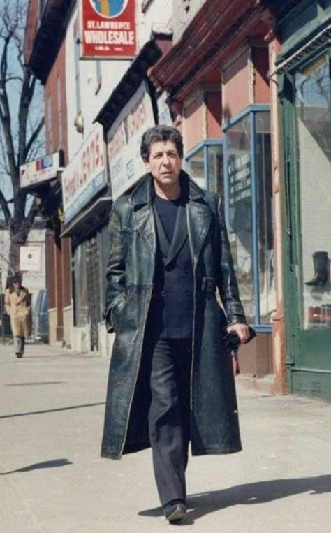 Leonard Cohen Art, Books And Art, Musician Portraits, Ferris Wheels, Leonard Cohen, Mens Outfit Inspiration, Men's Leather Jacket, Fashion Aesthetics, Historical Pictures