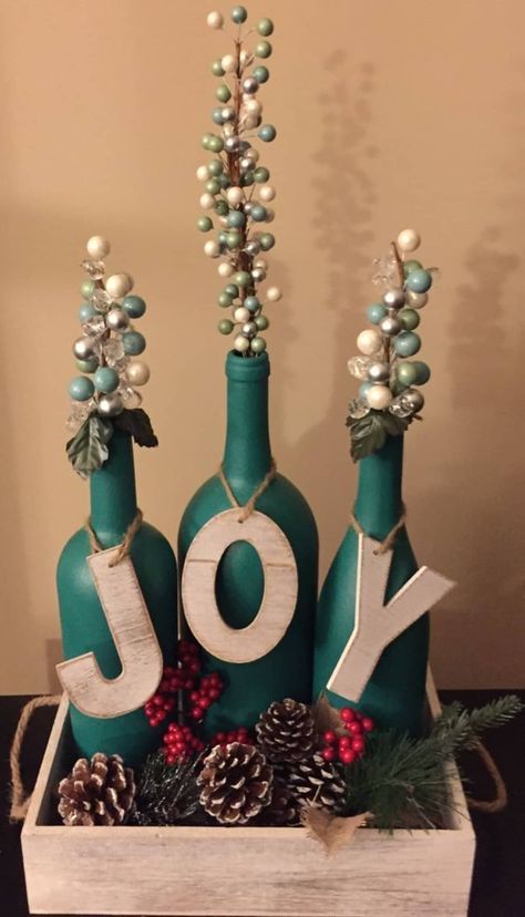 Christmas Wine Bottle Crafts, Diy Wine Bottle Crafts, Diy Wine Bottle, Wine Bottle Crafts Christmas, Christmas Wine Bottles, Wine Bottle Diy Crafts, Painted Wine Bottles, Diy Bottle Crafts, Wine Bottle Diy