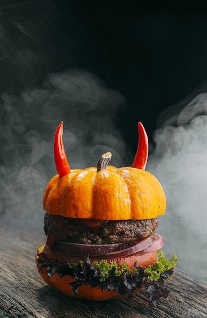 Halloween Food Photoshoot, Cali Burger, Halloween Burgers, Burger Concept, Burger Stand, Company Halloween, Jack Lantern, Food Photoshoot, Ads Design