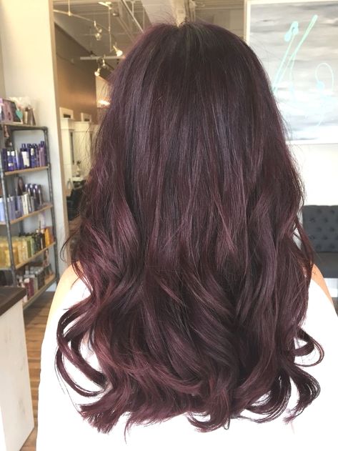 Mahogany Brown Hair Color, Mahogany Hair Color, Pelo Color Borgoña, Burgundy Brown Hair, Black Hair Ombre, Brown Ombre Hair, Red Hair Inspo, Ombré Hair, Burgundy Hair