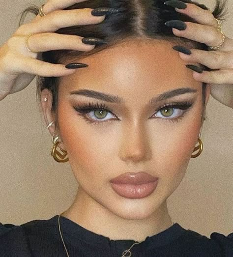 Grad Makeup, Ball Makeup, Maquillage On Fleek, Natural Prom Makeup, Makeup Looks For Green Eyes, Prom Eye Makeup, Prom Makeup Looks, Formal Makeup, Smink Inspiration