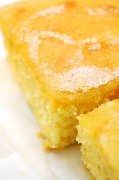 Mary Berry's Lemon Drizzle Traybake Mary Berry Desserts, Lemon Drizzle Traybake, Cakes Strawberry, Cakes Flavors, British Baking Show Recipes, Cakes Easy, Berry Dessert Recipes, Mary Berry Recipe, Cake Light