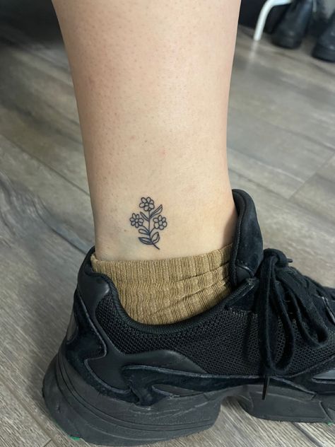 Leaf Tattoos, Print Tattoos, Tattoo Art, Maple Leaf Tattoo, Paw Print Tattoo, Flower Tattoo, Paw Print, Tatting, Art Tattoo