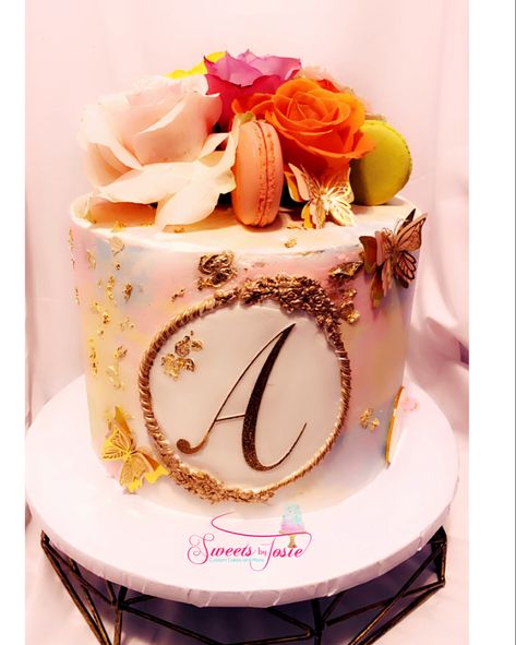 Pastel buttercream colors with gold accents adorned with fresh roses and French macarons. Round Birthday Cakes, Ombré Cake, Buttercream Birthday Cake, Cake Lettering, 13 Birthday Cake, Ombre Cake, Valentine Cake, Dream Cake, Floral Cake