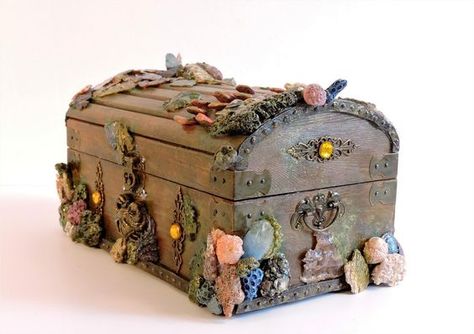 Mermaid Treasure Chest, Treasure Chest Craft, Witchy Items, Chests Diy, Mermaid Treasure, Chest Ideas, Dragon Box, Dnd Crafts, Sister Crafts