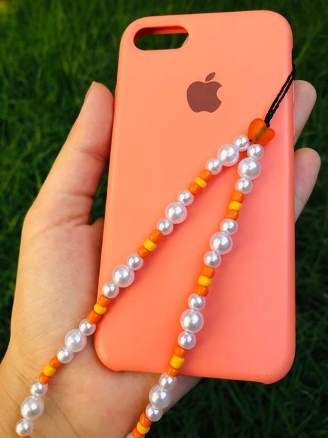 Beaded Phone Strap Ideas, Phone Straps Beads Diy, Straps Para Celular Ideas, Phone Strap Ideas, Phone Straps Beads Ideas, Fone Strap, Phone Charms Ideas, Beads For Phone, Phone Charm Ideas