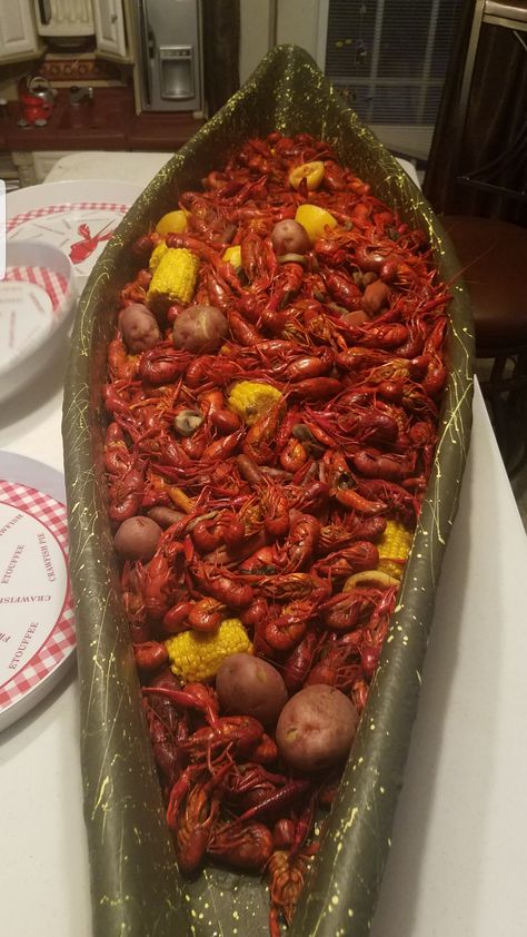 Southern Cuisine Recipes, Crawfish Boil Recipe, Boiled Crawfish, Period Cravings, Louisiana Dishes, Seafood Boil Party, Healthy Prepared Meals, Crawfish Recipes, Louisiana Crawfish