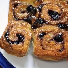 Blueberry Sticky Buns, Saskatoon Berry Crisp, Saskatoon Berry Jam, Saskatoon Pie, Saskatoon Berry Recipes, Saskatoon Recipes, Saskatoon Berry Recipe, Saskatoon Serviceberry, Saskatoon Berry Pie