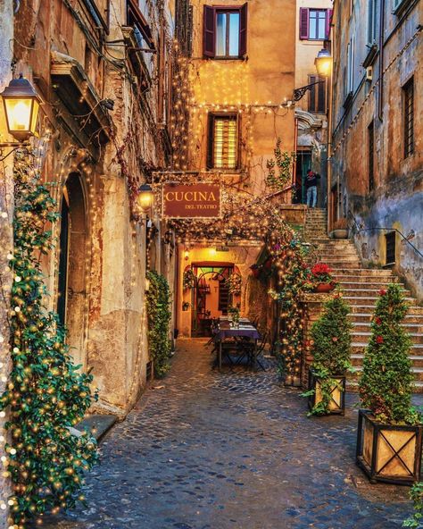 Italy • Travel • Passion on Instagram: “▪ Vintage vibes in this cute alley during Christmas time 💫 ✨⁣ ••••••••••••••••••••••••••••⁣ ▪ Do you have good memories of "Rome"? Click…” Rome In December, Rome Italy Aesthetic, Christmas In Rome, Winter Honeymoon, Rome Winter, Christmas In Italy, Christmas In Europe, Italian Christmas, Italy Aesthetic