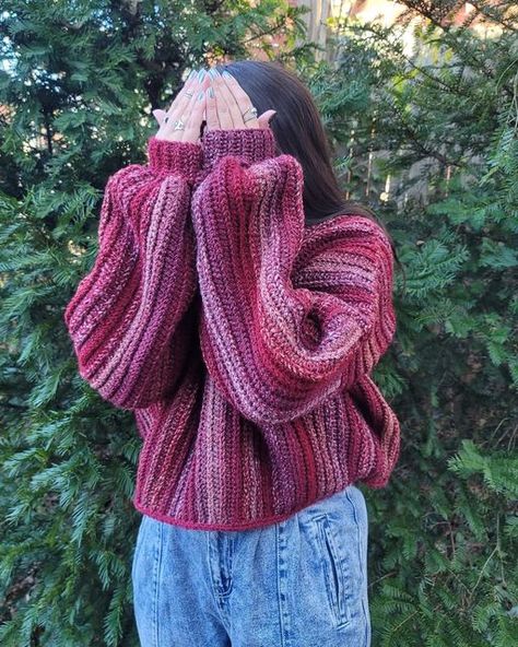 Knitted Winter Sweaters, Crochet Winter Fashion, Crochet Baggy Sweater Pattern Free, Winter Crochet Sweater, Ribbed Crochet Sweater, Chunky Yarn Sweater Crochet, Downtown Crochet, Winter Crochet Clothes, Chunky Sweater Crochet Pattern